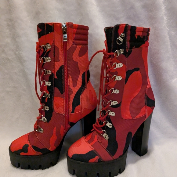 Stylish Red and Black Lace-Up Women's Boots - Picture 2 of 4